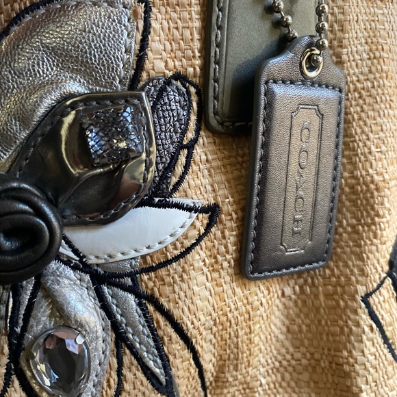 Coach - Picture 16 of 16